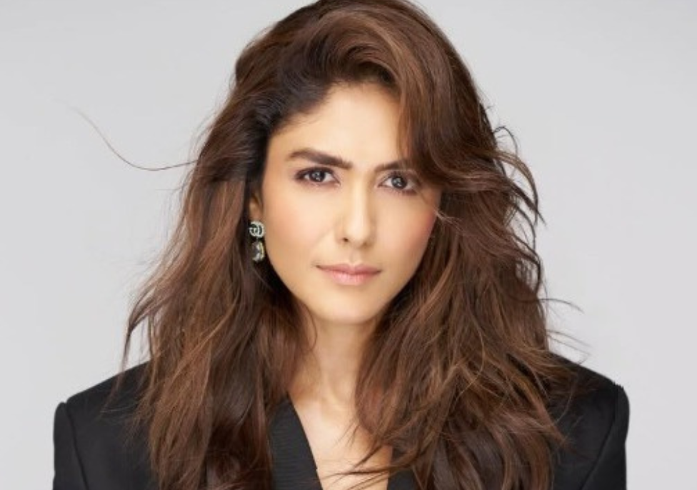 mrunal thakur shreya iyer releationship