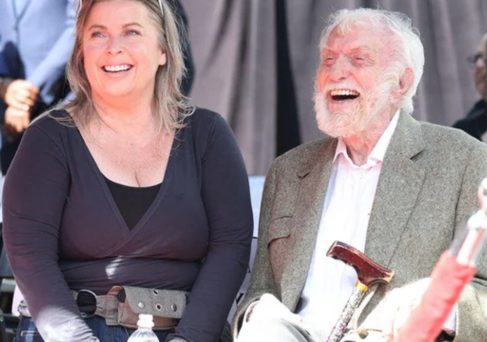 Comedy icon Dick Van Dyke celebrates turning 100: "I still try to dance" 2 mary tyle moore